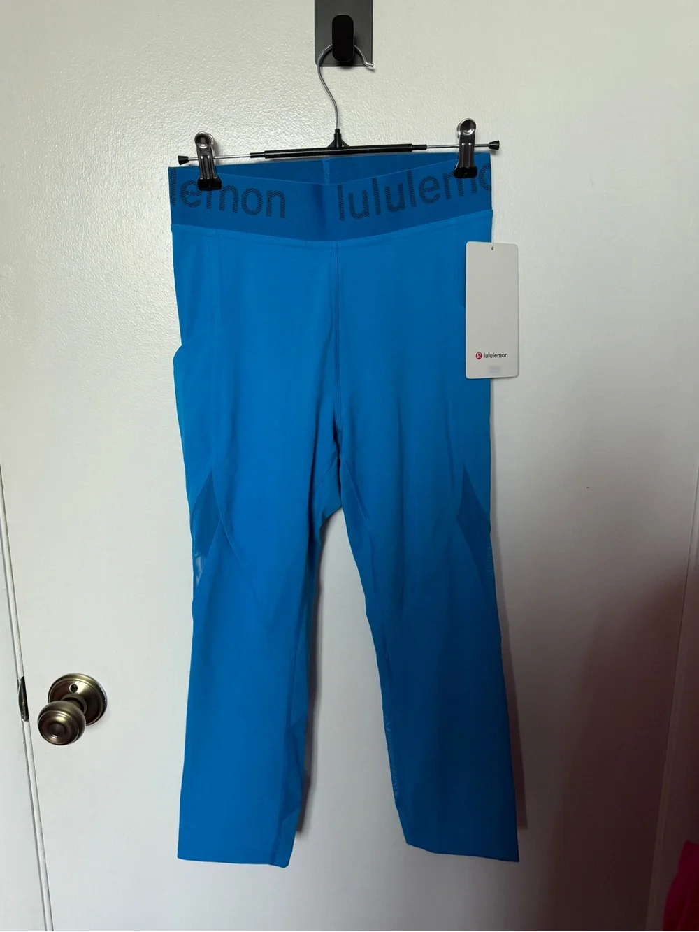 NWT Lululemon Logo Waistband High-Rise Training Crop 21